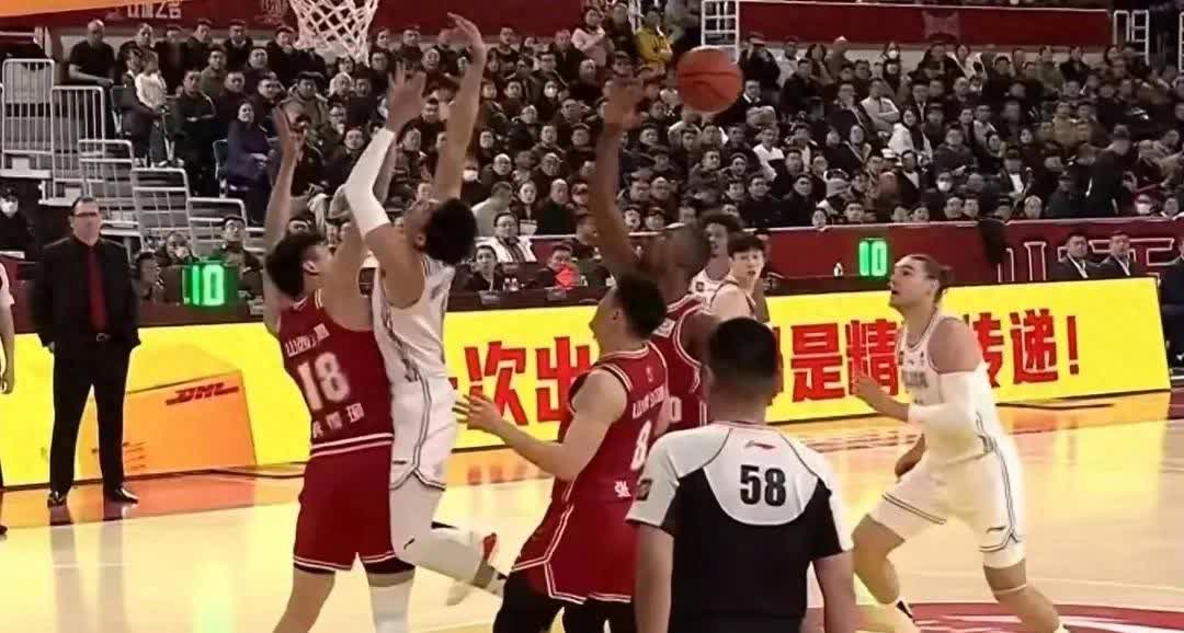 辽宁男篮不敌山西，延续波动表现的简单介绍