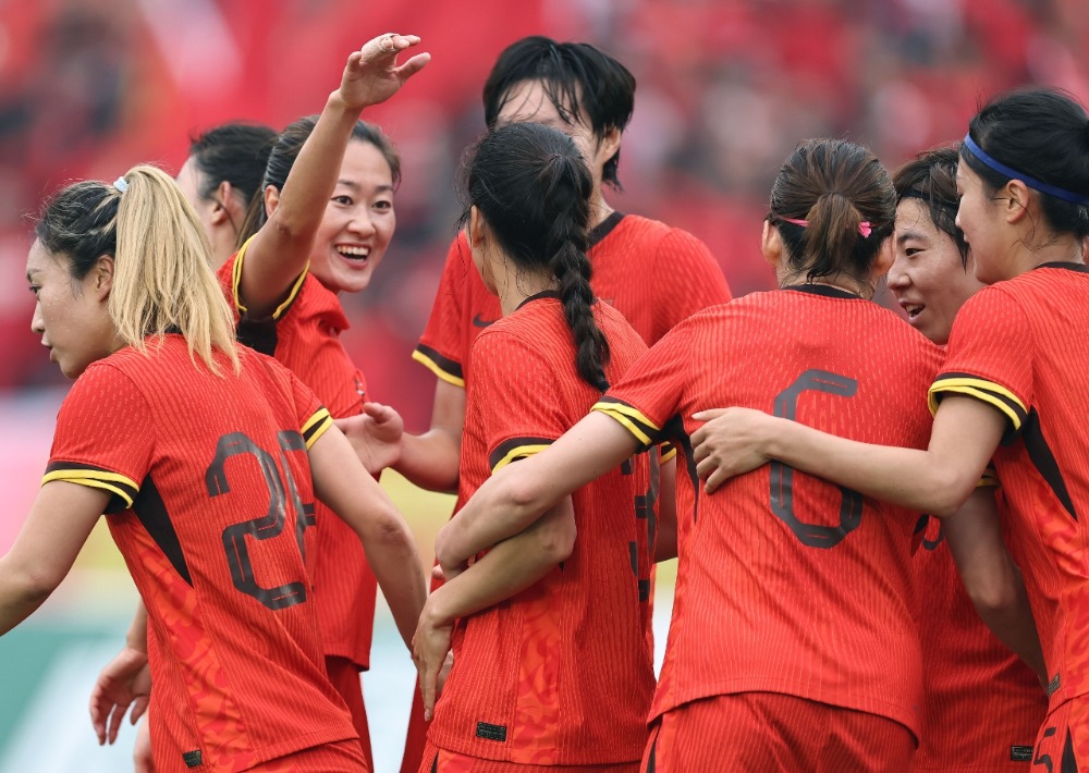 精彩瞬间：女足决赛对决激情上演的简单介绍